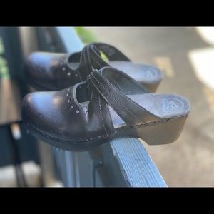 Dansko Women’s SOLITAIRE Black Clog Sz 40 EUR